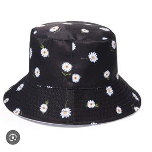 Alice + Olivia Daisy Bucket Hat Reversible White Women NWOT